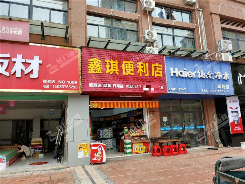 赣县彩虹城小区出入口边上烟酒副食店转让（可办烟草证）