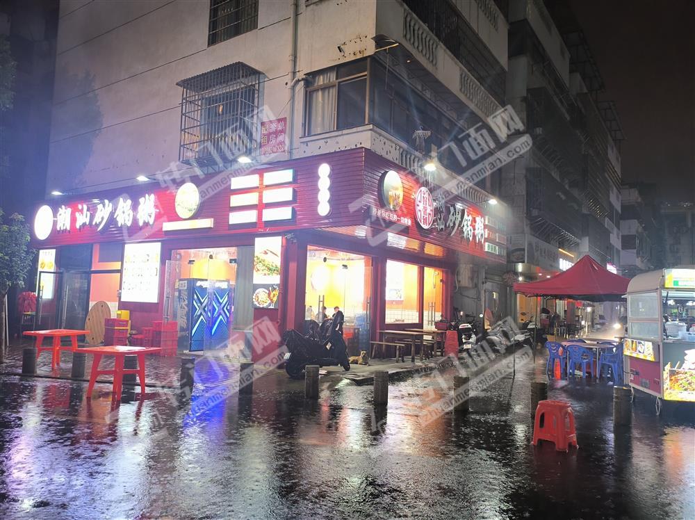 娱乐城转角门头的餐饮夜宵店转让